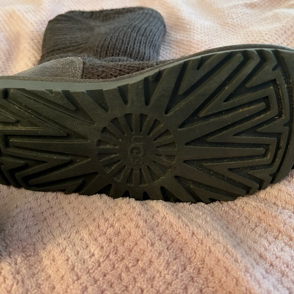 UGG brown sweater style - Picture 2 of 8